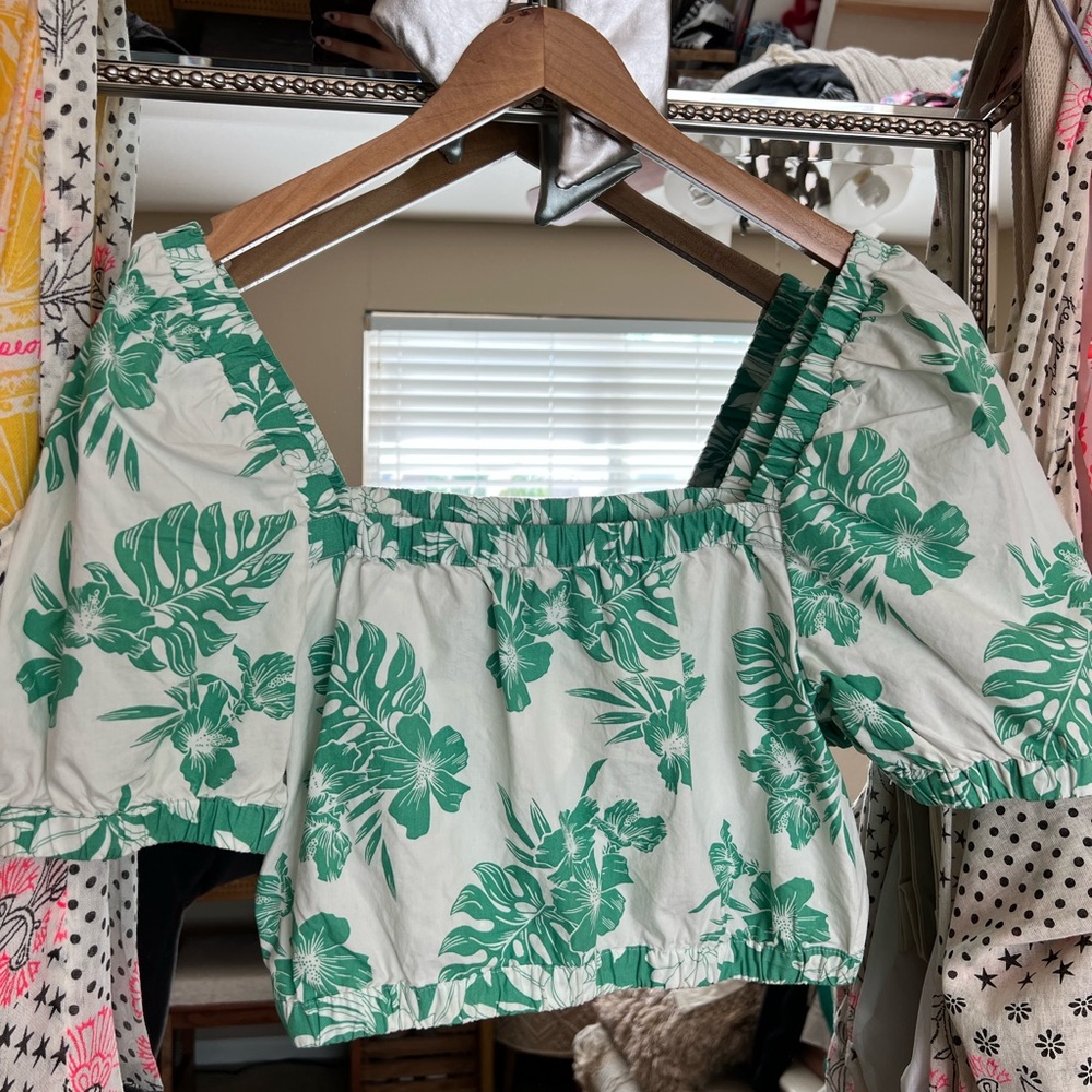 American Eagle Tropical Bubble Sleeve Top